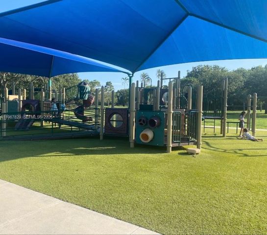 7541 SW 9th St, Plantation, FL 33317