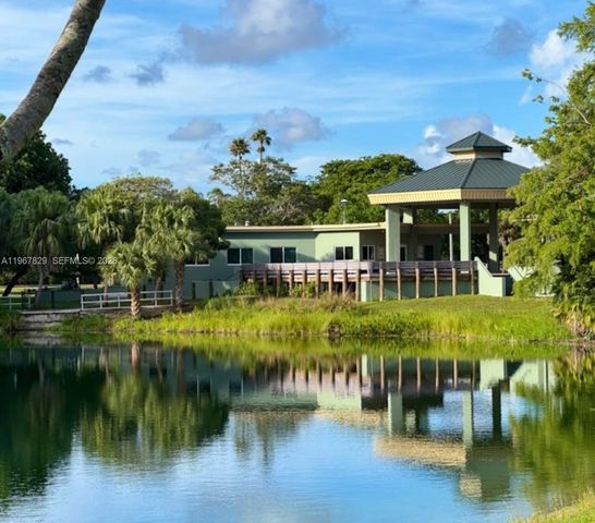 7541 SW 9th St, Plantation, FL 33317