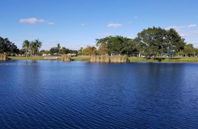 7541 SW 9th St, Plantation, FL 33317