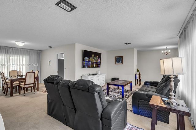 7541 SW 9th St, Plantation, FL 33317