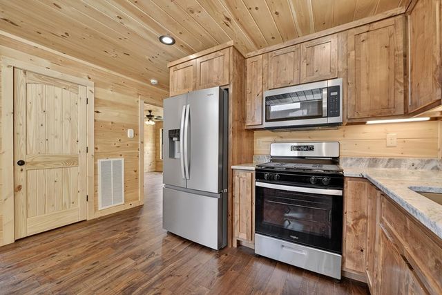 20B Twin Springs Road, Mineral Bluff, GA 30559