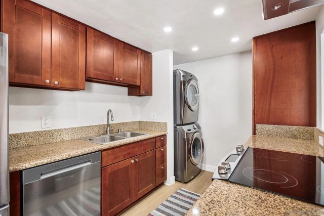 7813 Starling Dr, San Diego, CA 92123