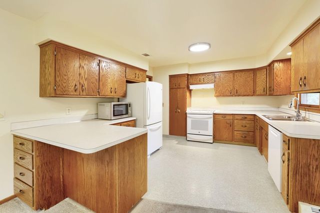 6801 Willow Lane N, Brooklyn Center, MN 55430