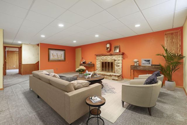 6801 Willow Lane N, Brooklyn Center, MN 55430