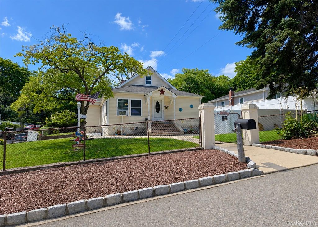 170 Woodycrest Drive, Farmingville, NY 11738 — exterior