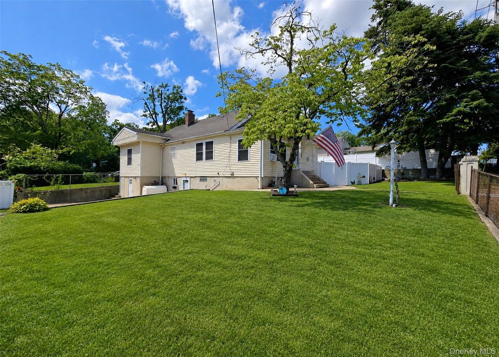 170 Woodycrest Drive, Farmingville, NY 11738 — photo 2