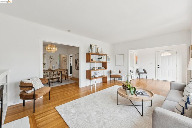 2745 Maxwell Ave, Oakland, CA 94619