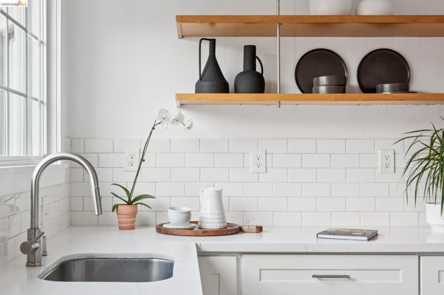 2745 Maxwell Ave, Oakland, CA 94619