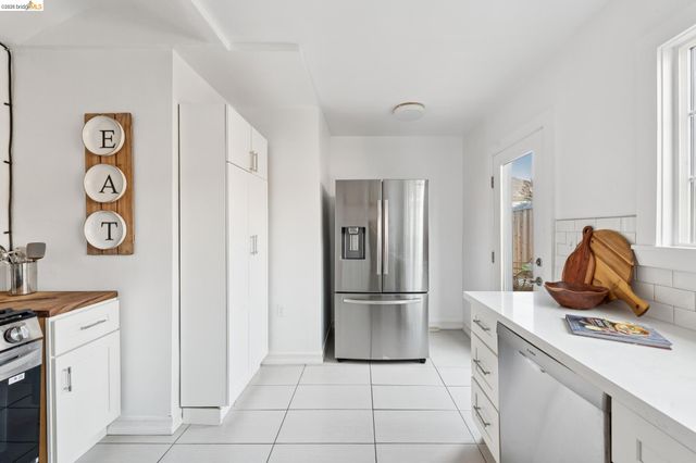 2745 Maxwell Ave, Oakland, CA 94619