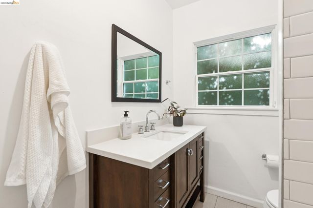 2745 Maxwell Ave, Oakland, CA 94619