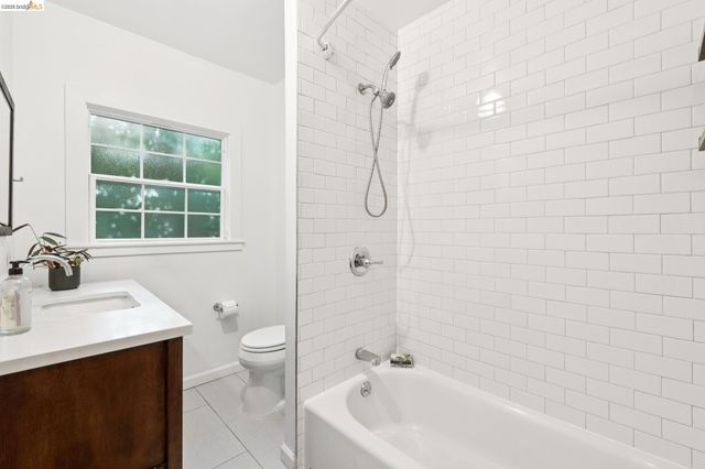 2745 Maxwell Ave, Oakland, CA 94619