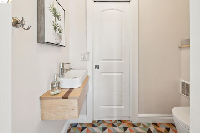 2745 Maxwell Ave, Oakland, CA 94619