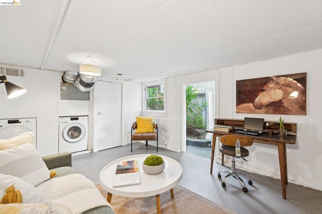 2745 Maxwell Ave, Oakland, CA 94619