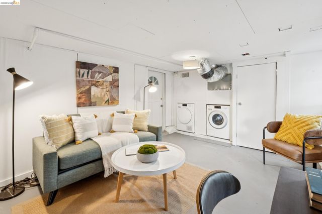 2745 Maxwell Ave, Oakland, CA 94619