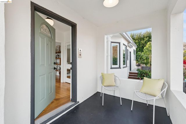 2745 Maxwell Ave, Oakland, CA 94619