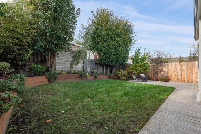 2745 Maxwell Ave, Oakland, CA 94619