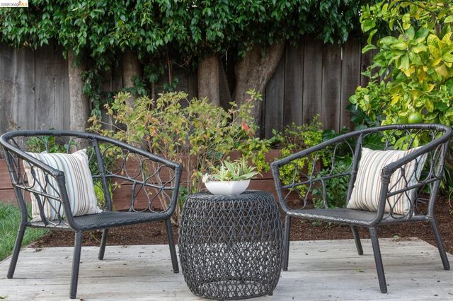 2745 Maxwell Ave, Oakland, CA 94619