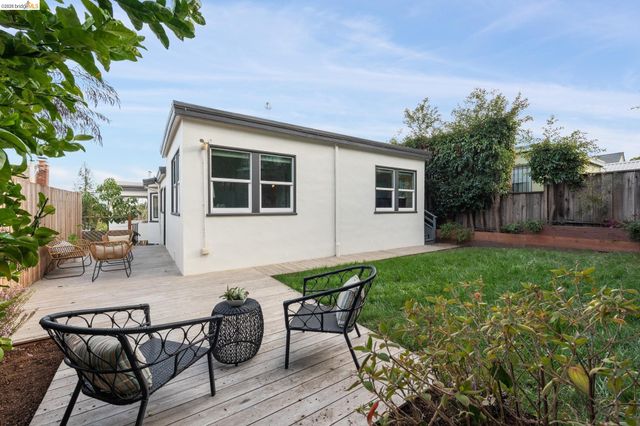 2745 Maxwell Ave, Oakland, CA 94619