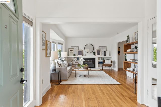 2745 Maxwell Ave, Oakland, CA 94619