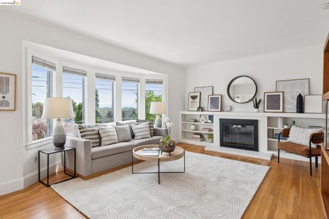 2745 Maxwell Ave, Oakland, CA 94619