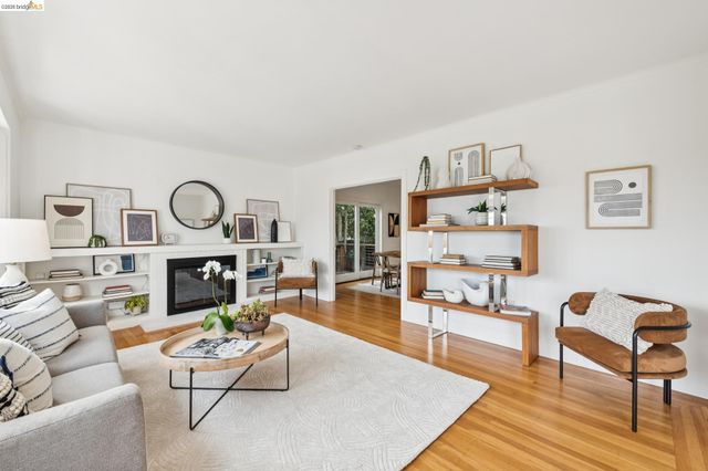 2745 Maxwell Ave, Oakland, CA 94619