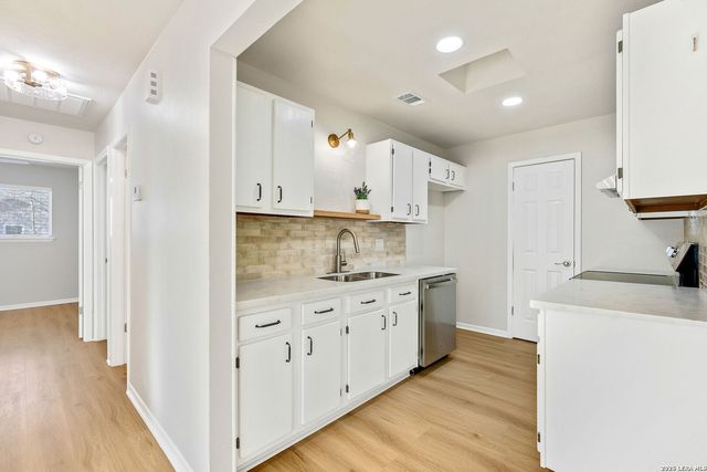 401 Deer Creek, Boerne, TX 78006