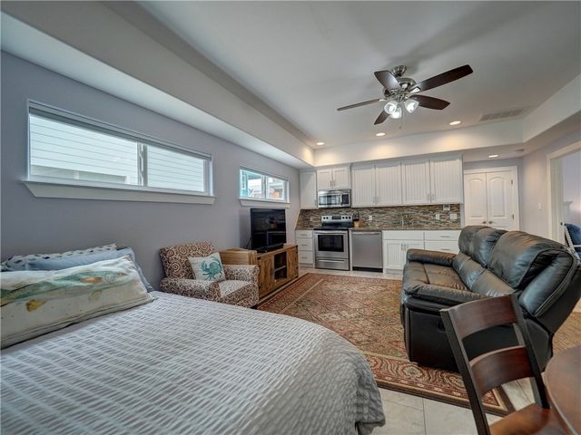 1900 S. 11th St. 4, Port Aransas, TX 78373