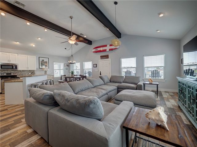 1900 S. 11th St. 4, Port Aransas, TX 78373