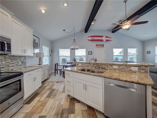 1900 S. 11th St. 4, Port Aransas, TX 78373