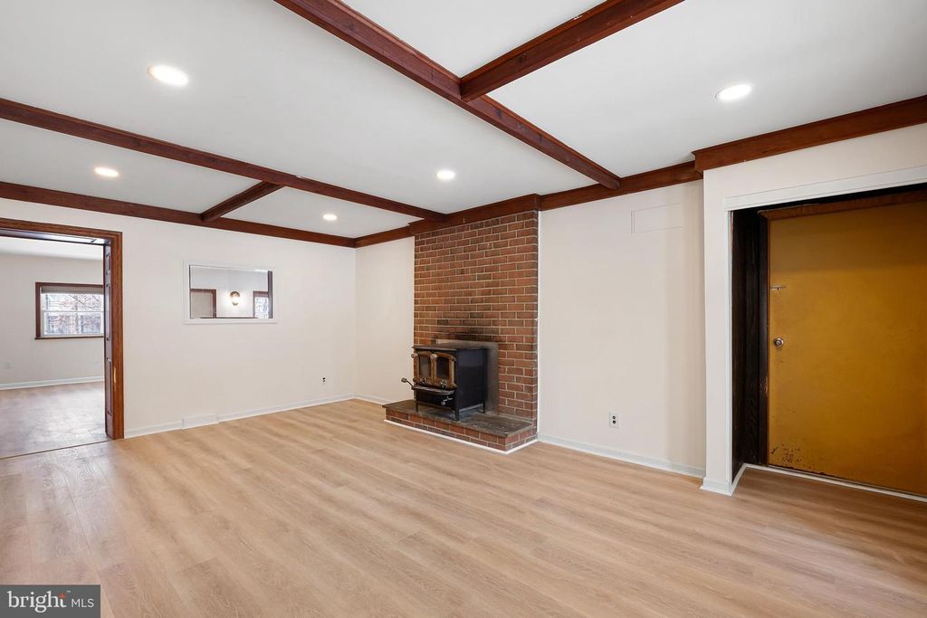 Image 10 of property listing at 2920 CHESHIRE RD, Wilmington, DE 19810