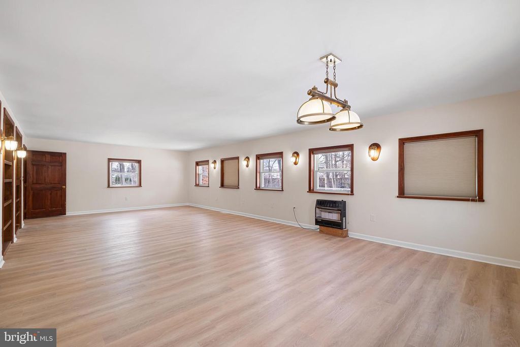 Image 14 of property listing at 2920 CHESHIRE RD, Wilmington, DE 19810