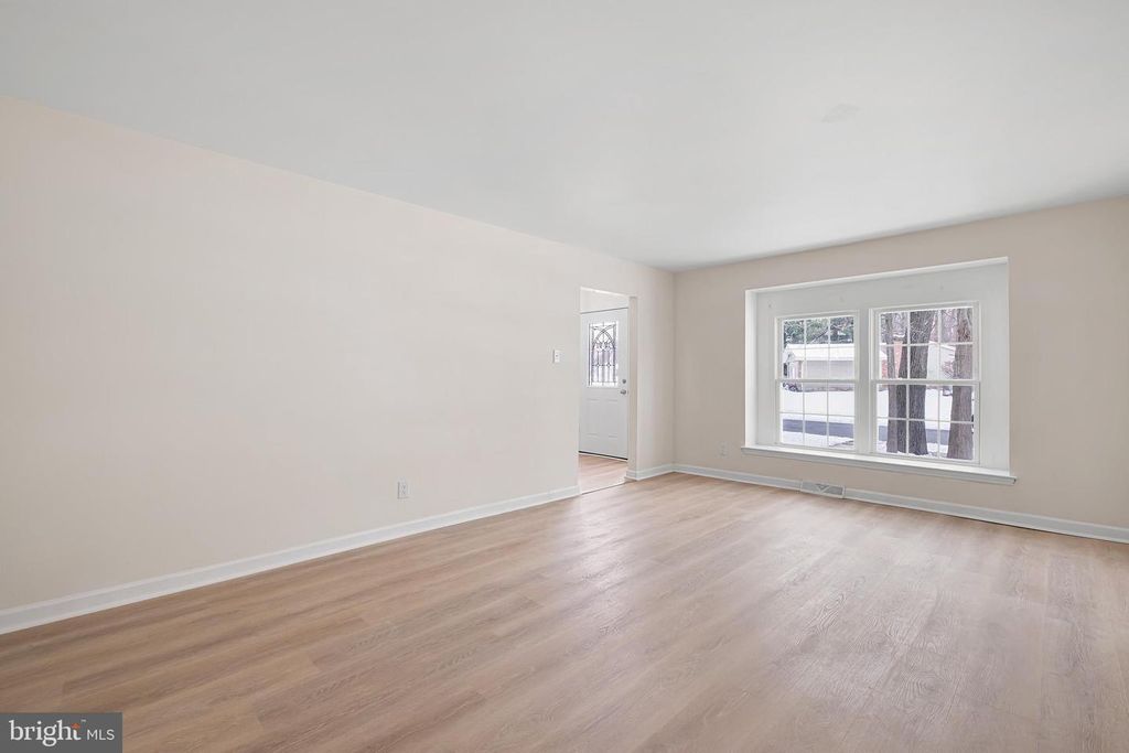 Image 15 of property listing at 2920 CHESHIRE RD, Wilmington, DE 19810