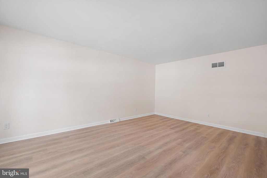 Image 16 of property listing at 2920 CHESHIRE RD, Wilmington, DE 19810