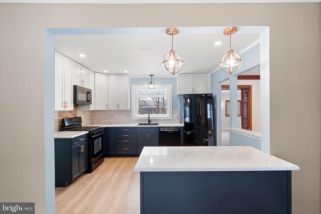 Image 2 of property listing at 2920 CHESHIRE RD, Wilmington, DE 19810