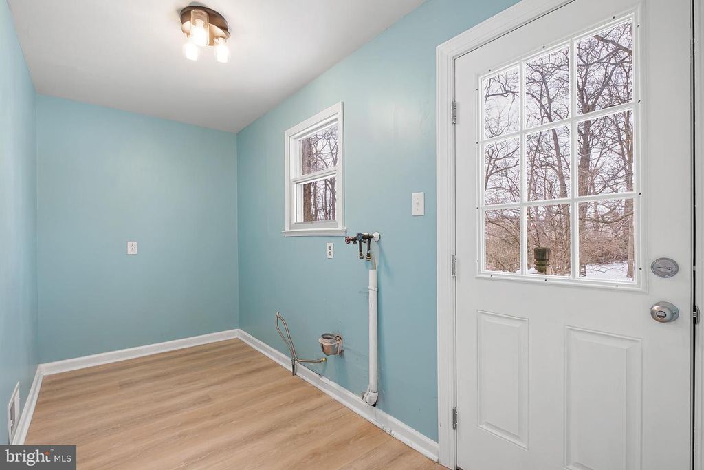 Image 33 of property listing at 2920 CHESHIRE RD, Wilmington, DE 19810