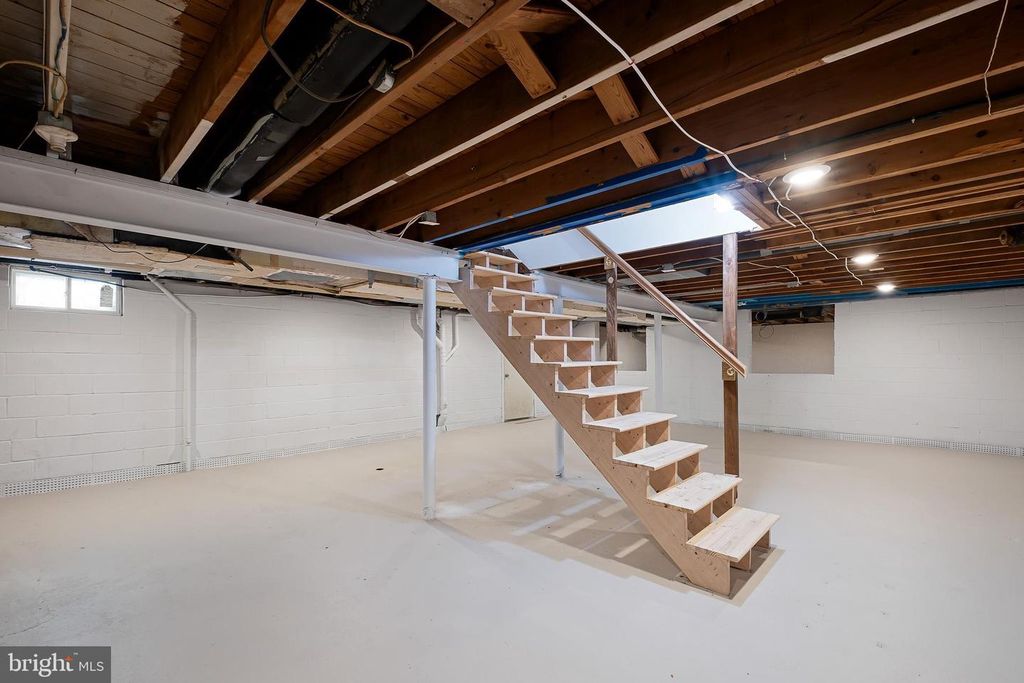 Image 34 of property listing at 2920 CHESHIRE RD, Wilmington, DE 19810