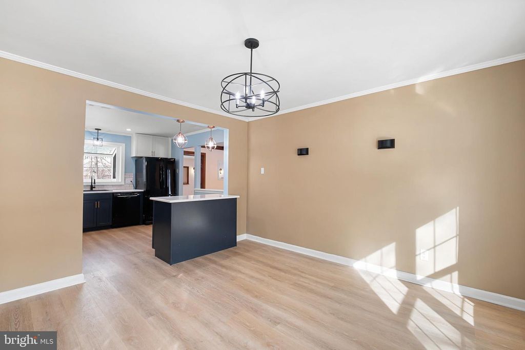 Image 6 of property listing at 2920 CHESHIRE RD, Wilmington, DE 19810