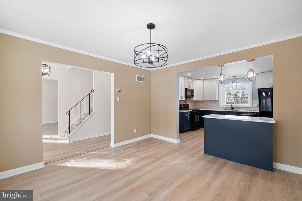 Image 8 of property listing at 2920 CHESHIRE RD, Wilmington, DE 19810