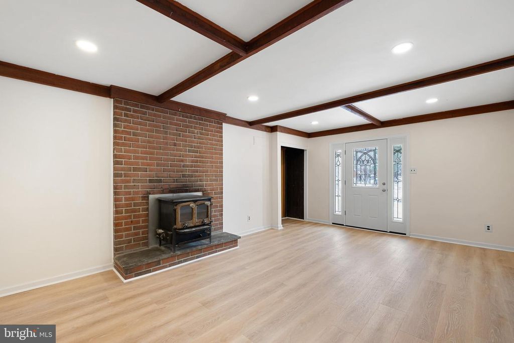 Image 9 of property listing at 2920 CHESHIRE RD, Wilmington, DE 19810