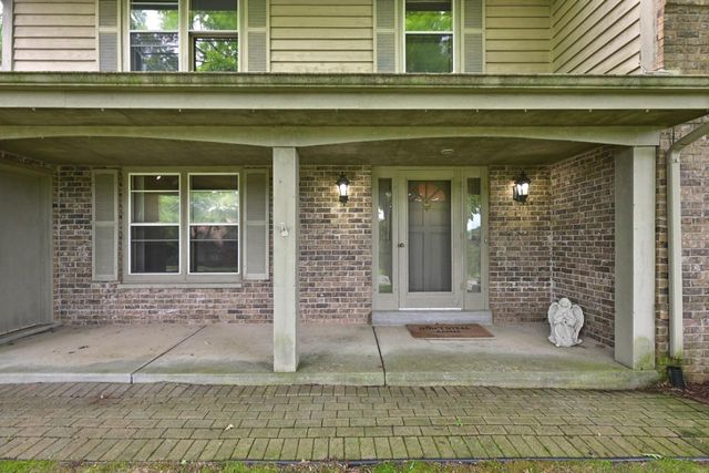 S61W24405 Red Wing DRIVE, Waukesha, WI 53189