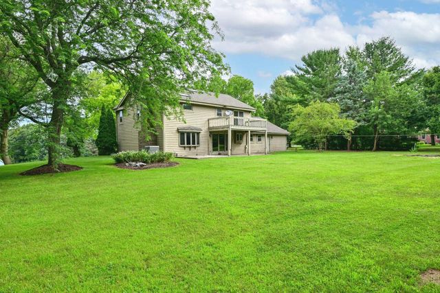 S61W24405 Red Wing DRIVE, Waukesha, WI 53189