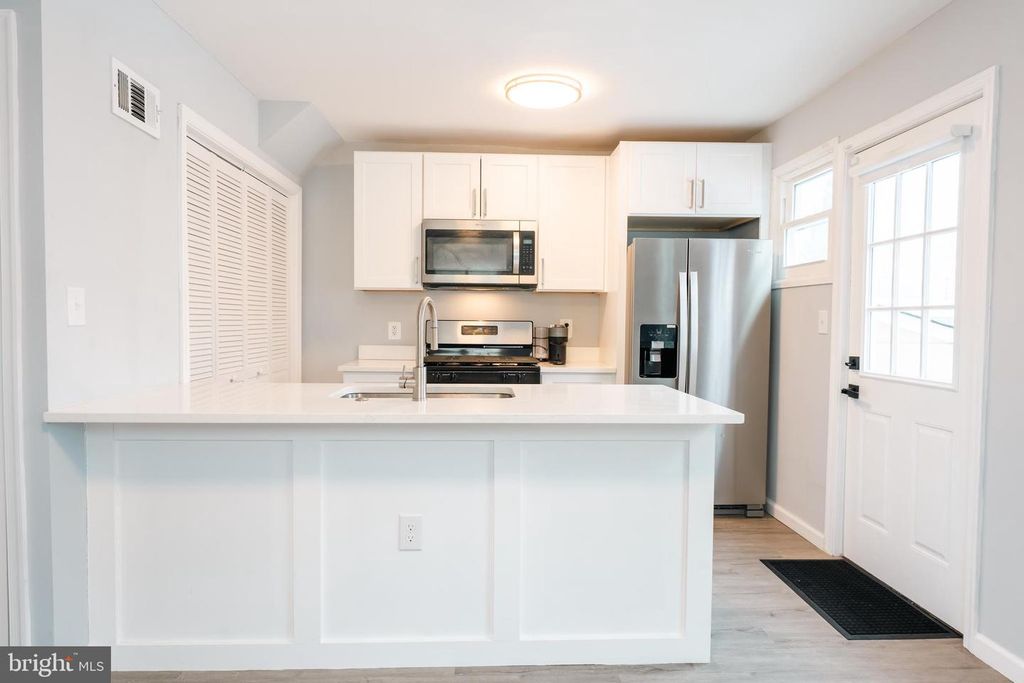 Image 6 of property listing at 3410 EMBRY ST, Silver Spring, MD 20902