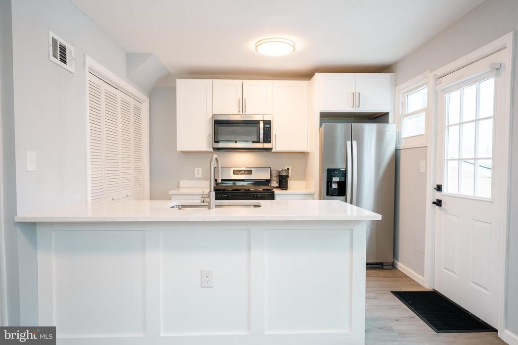 Image 7 of property listing at 3410 EMBRY ST, Silver Spring, MD 20902