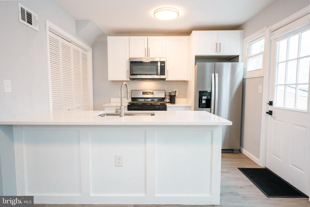 Image 8 of property listing at 3410 EMBRY ST, Silver Spring, MD 20902