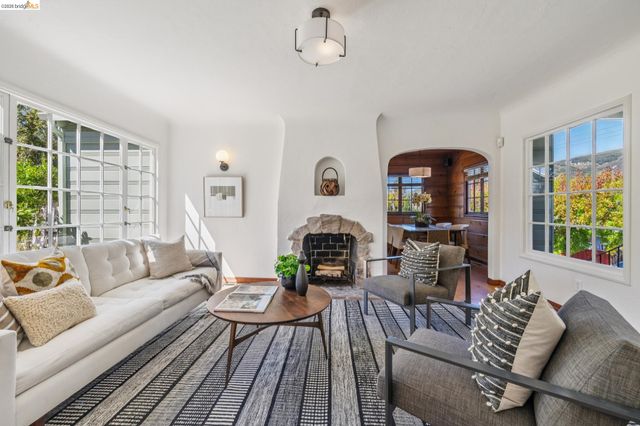 7531 Greenly Dr, Oakland, CA 94605