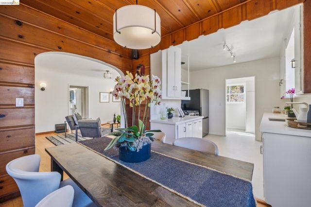 7531 Greenly Dr, Oakland, CA 94605