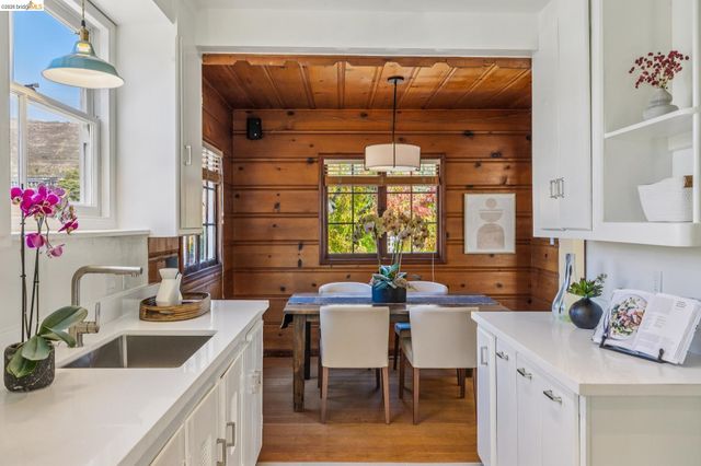 7531 Greenly Dr, Oakland, CA 94605