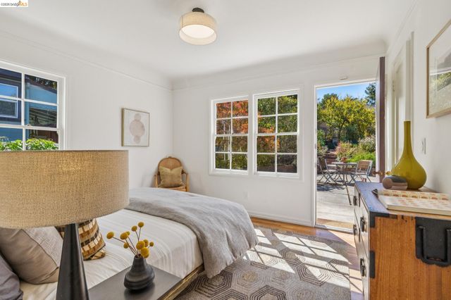 7531 Greenly Dr, Oakland, CA 94605