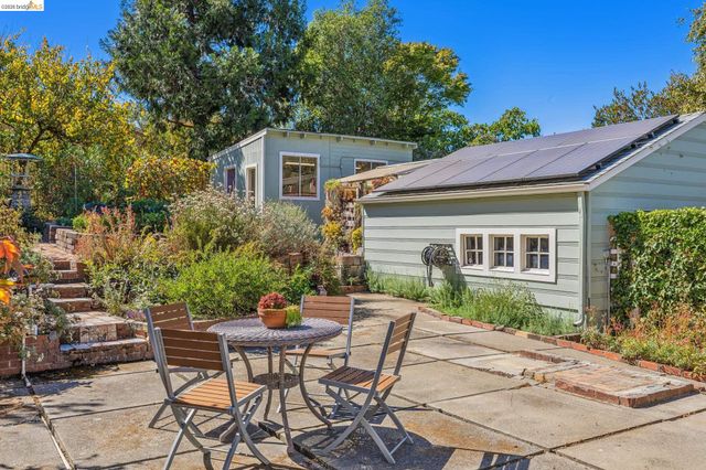 7531 Greenly Dr, Oakland, CA 94605