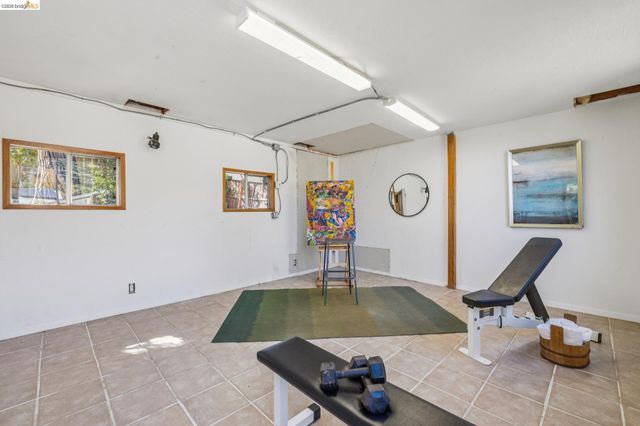 7531 Greenly Dr, Oakland, CA 94605